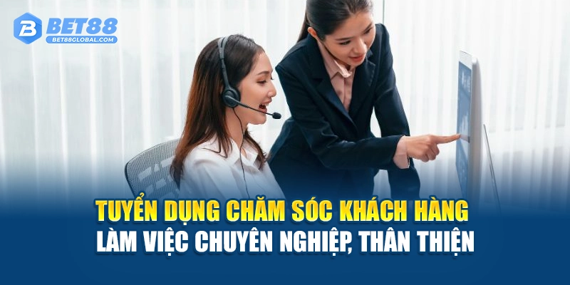 Nhân viên tham gia đào tạo nâng cao kỹ năng giao tiếp chuyên nghiệp